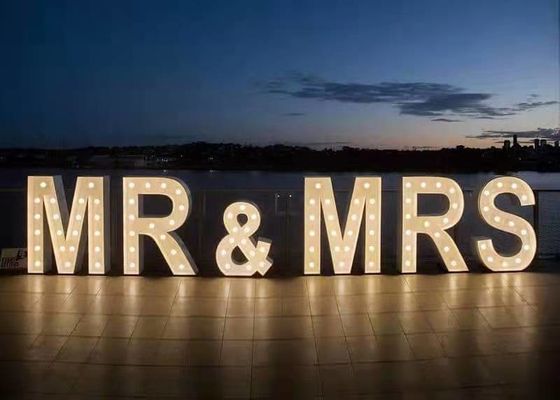 Đứng tự do 4 chân Chữ ký hiệu Love Marquee Chống thấm nước IP67