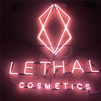 Cửa hàng mỹ phẩm Logo tùy chỉnh Neon Dấu hiệu thủy tinh Làm bằng chữ cái kênh Neon màu hồng