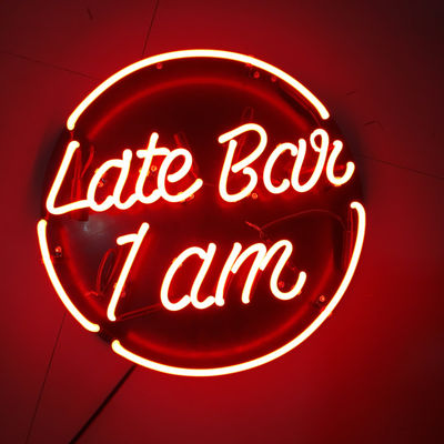 Thanh quảng cáo Hộp đèn neon tùy chỉnh với giá treo tường bảng sau