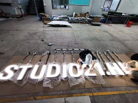 Tấm trần acrylic Dấu hiệu chữ kim loại 3D Sơn đen cho tường