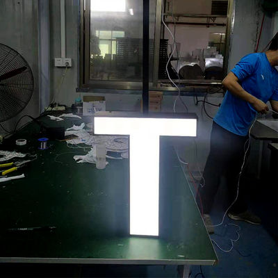 Tấm trần acrylic Dấu hiệu chữ kim loại 3D Sơn đen cho tường
